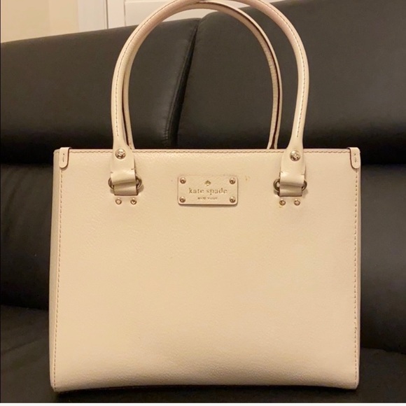 kate spade Handbags - KATE SPADE PURSE (EXCELLENT CONDITION)